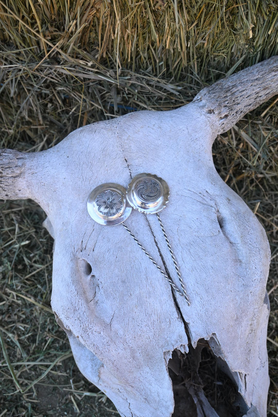 Engraved Scroll Hat Pin